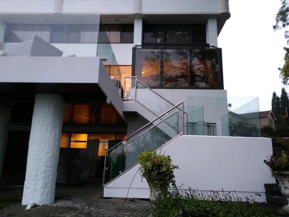 Glass and Steel Railing Systems in Michigan: Modern Design Meets Metal Fabrication